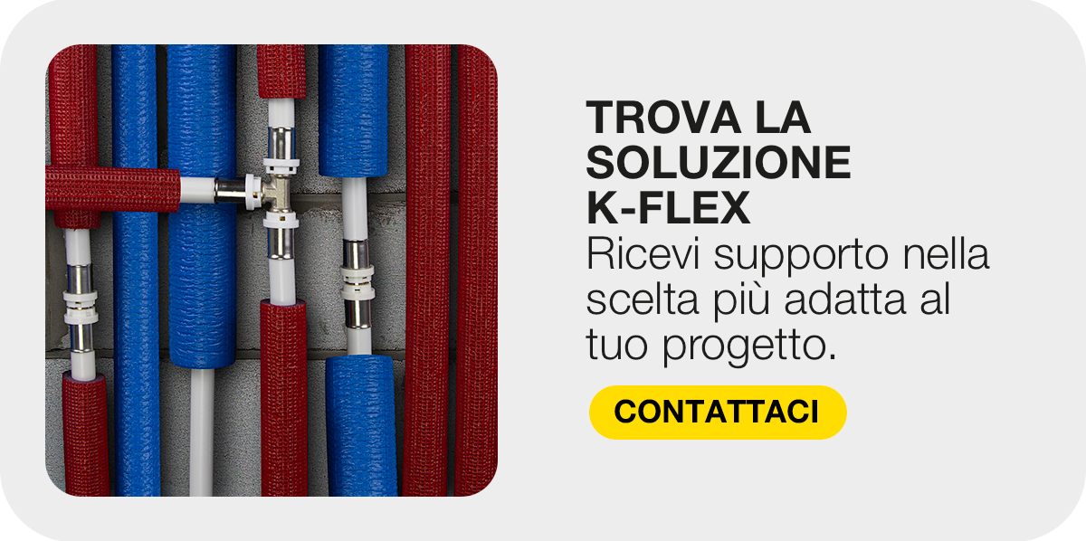 Installazione di tubi multistrato K-FLEX con rivestimenti rossi e blu e raccordi metallici, accanto all’invito al supporto di progetto.