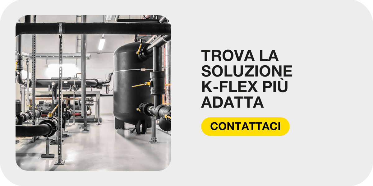 Locale tecnico industriale con tubazioni nere isolate, serbatoio e valvole, accanto all'invito a contattare K-FLEX.